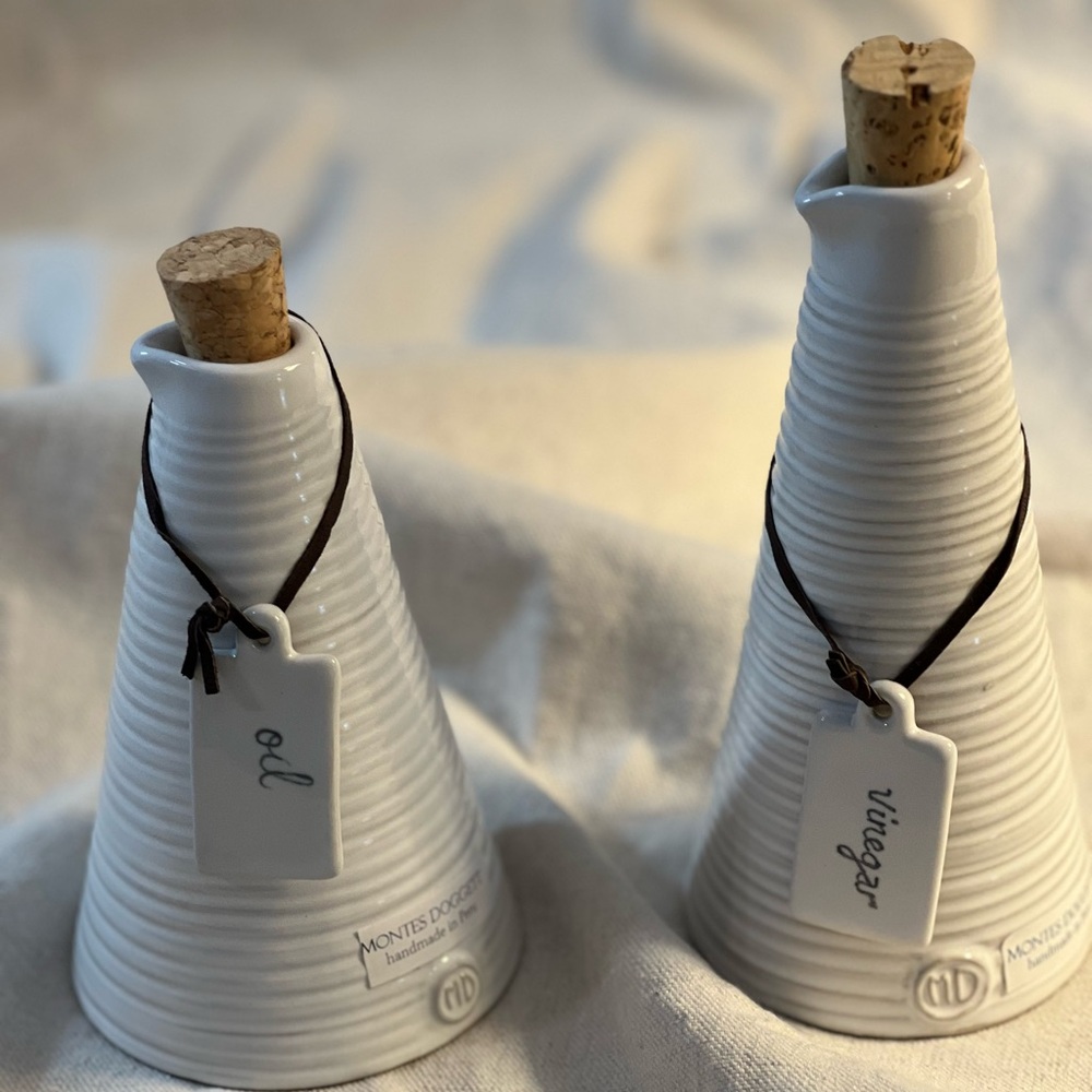 Montes Doggett - oil and vinegar set